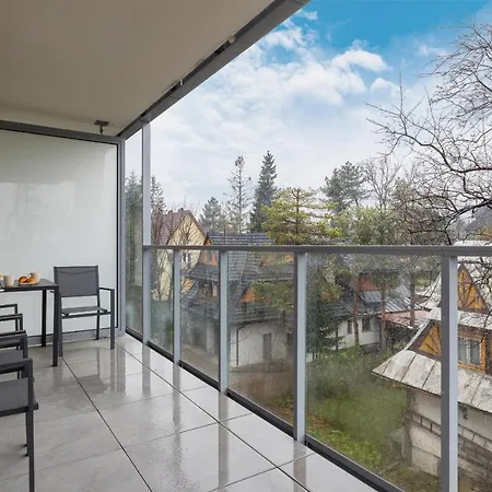 Wellness Zone, Gym, Sauna, Jacuzzi & Children's In By Renters *