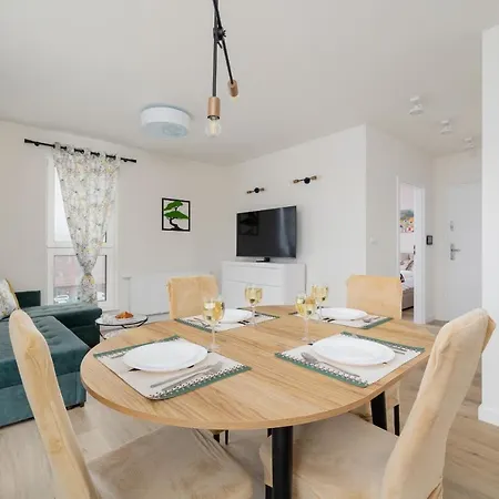 Wellness Zone, Gym, Sauna, Jacuzzi & Children's In By Renters Lägenhetshotell *