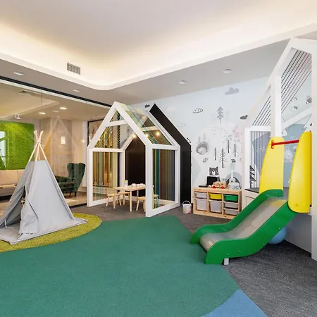 Wellness Zone, Gym, Sauna, Jacuzzi & Children's In By Renters